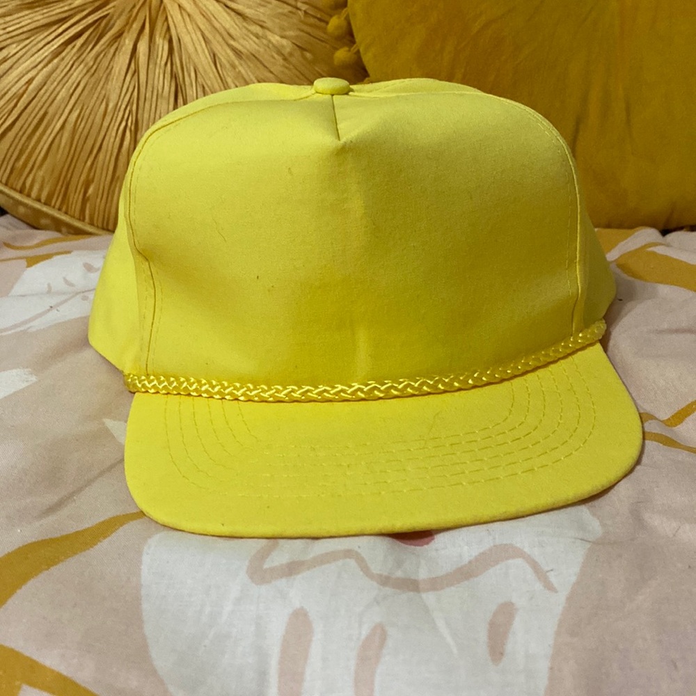 NWOT Vintage Yellow Snapback Cap Designer Award Headwear Baseball hat